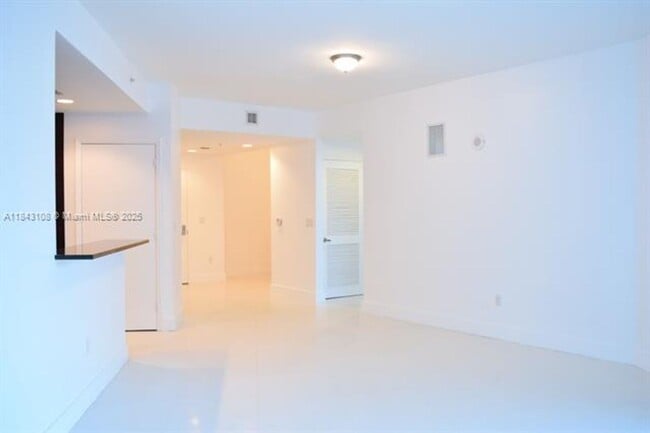 Building Photo - 3030 NE 188th St