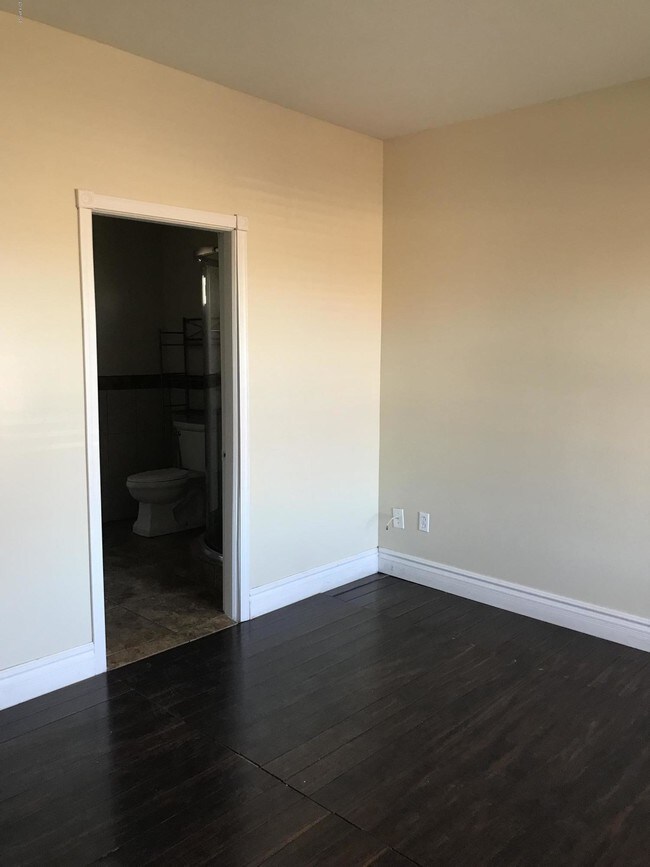 Foto del edificio - 959 E 15th St