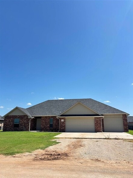 Building Photo - 2209 E Grassland Ln