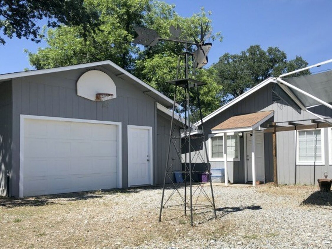 Primary Photo - Country Home off of Old Alturas