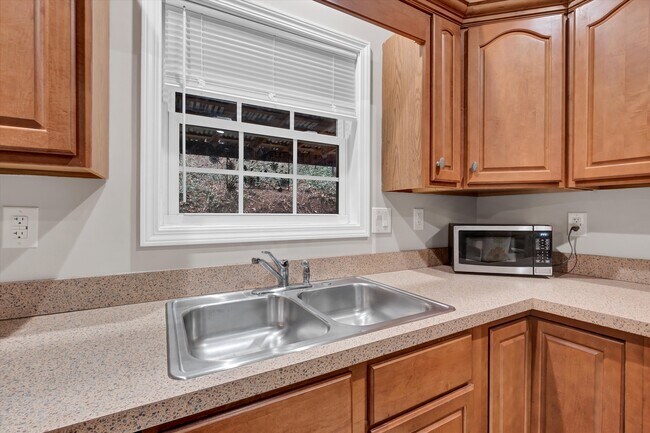 Foto del edificio - 2726 Brownsboro Rd