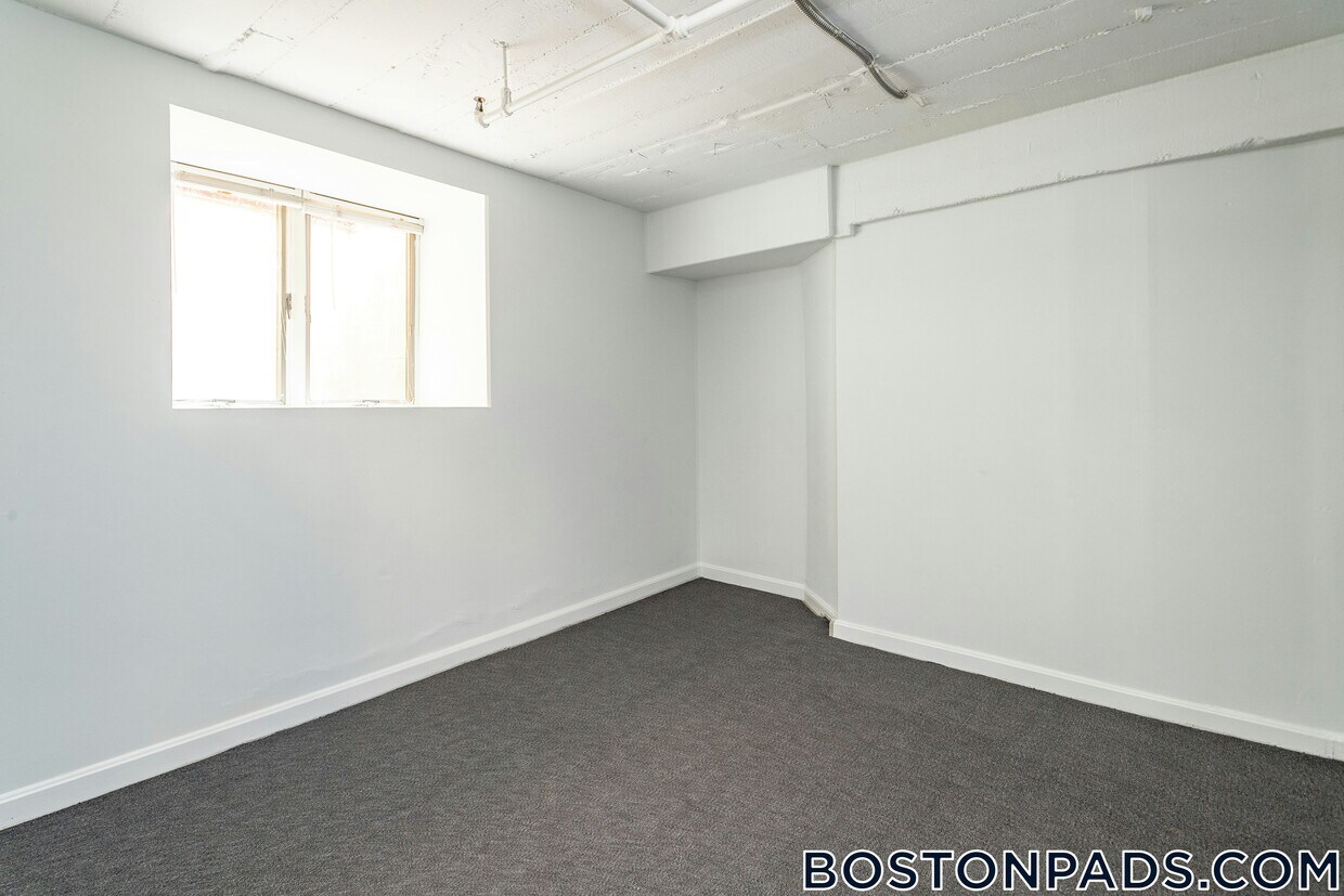 Building Photo - 49 Worthington St