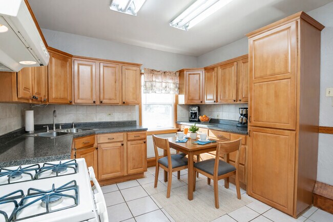 Foto del edificio - 4222 Prescott Ave