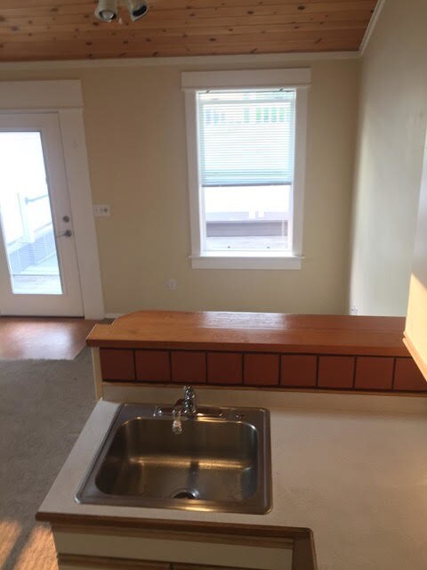 Building Photo - 574 E Main St