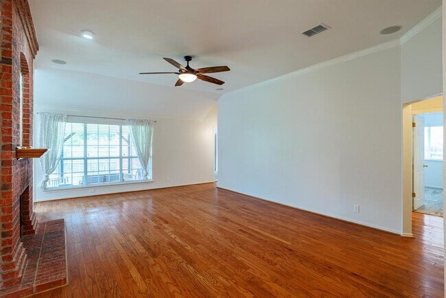 Building Photo - 1037 Oaklands Dr