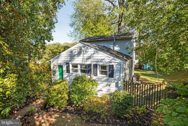 Building Photo - 6381 Lakewood Dr