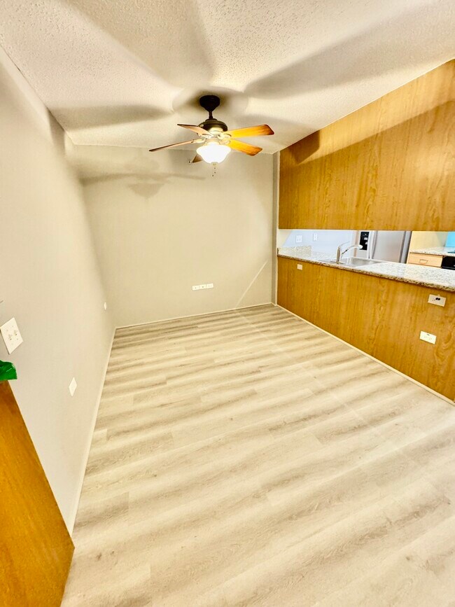 Foto del edificio - 9655 Woods Dr