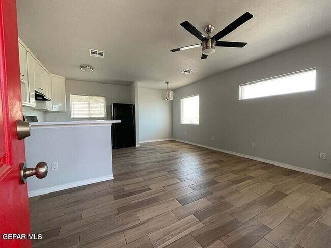 Foto del edificio - 9467 Landry McKee Ln