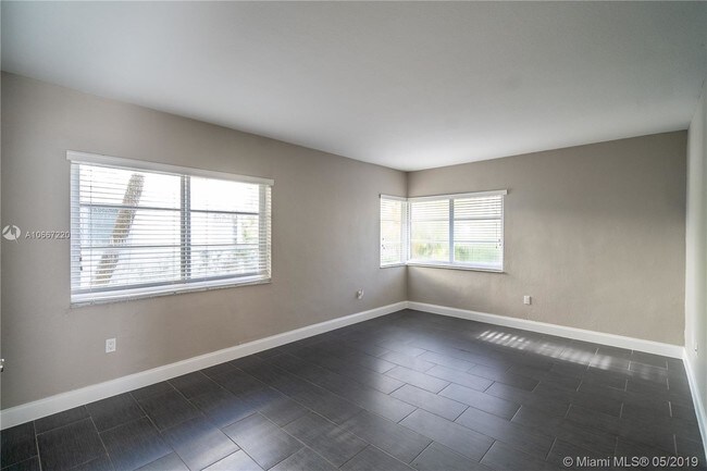 Foto del edificio - 1007 Bay Dr