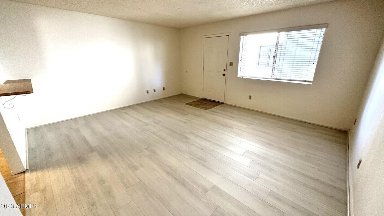 Foto principal - 700 E University Dr