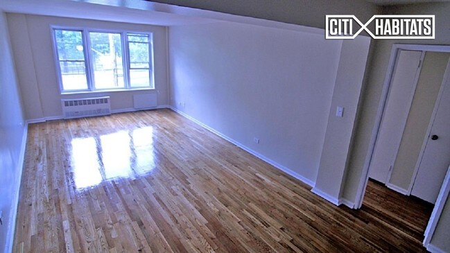 Building Photo - 3462 Jerome Ave