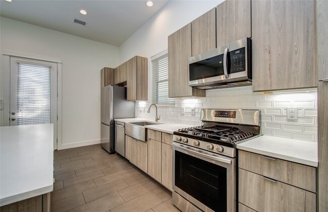 Building Photo - 556 Janisch Rd