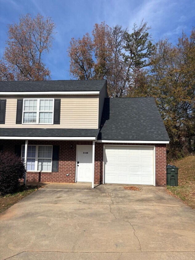 Foto principal - 216 Springfield Cir