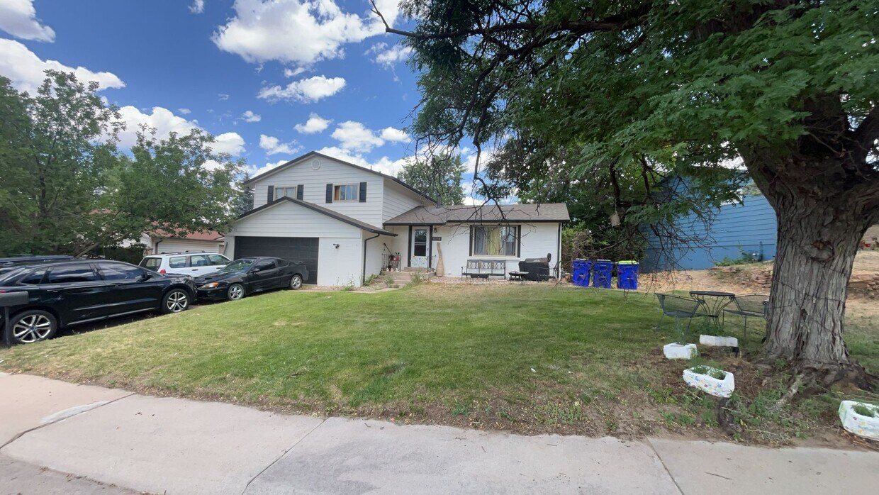 Building Photo - Spacious 3 bed 2.5 Bath large yard in Aurora!