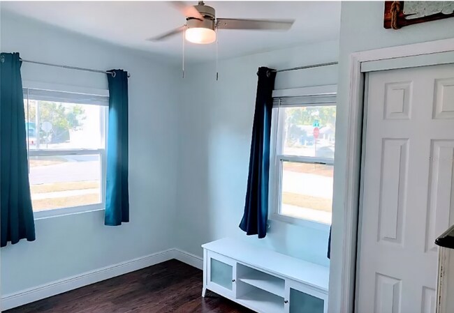 Foto del edificio - 2400 15th Ave N