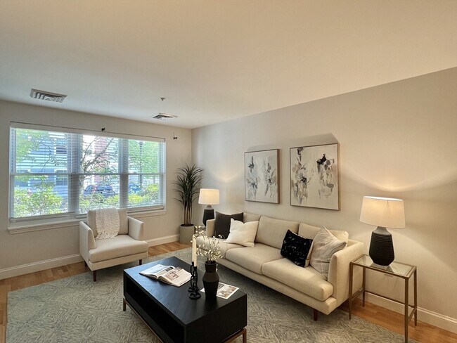 Foto del edificio - 318 Rindge Ave