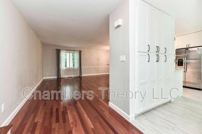 Foto del edificio - 12231 Westwood Hills Dr
