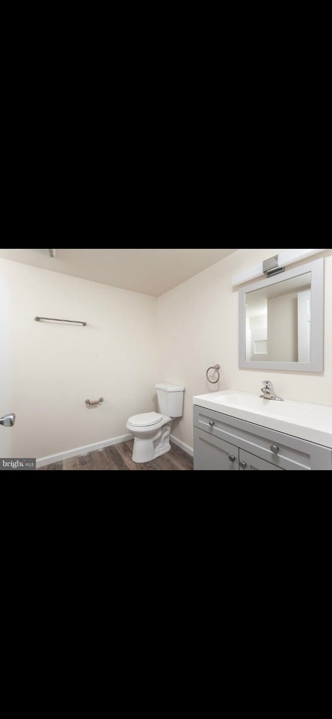 Building Photo - 326 Elm St