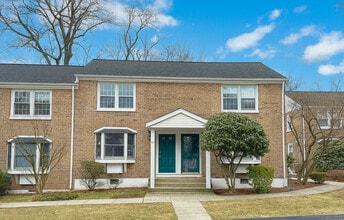 Building Photo - 245 Sunnyridge Ave