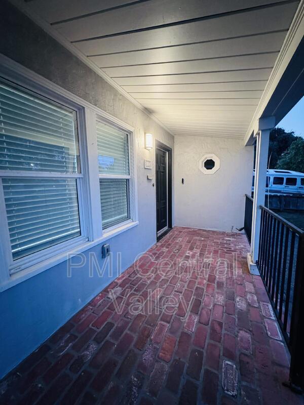 Foto del edificio - 133 Santa Barbara Ave