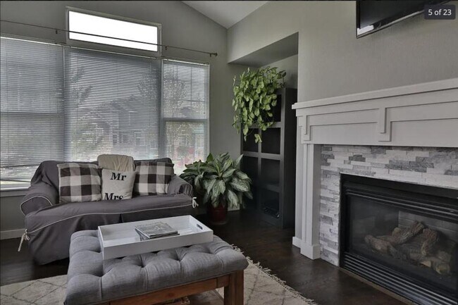 Building Photo - 2550 Winding River Dr