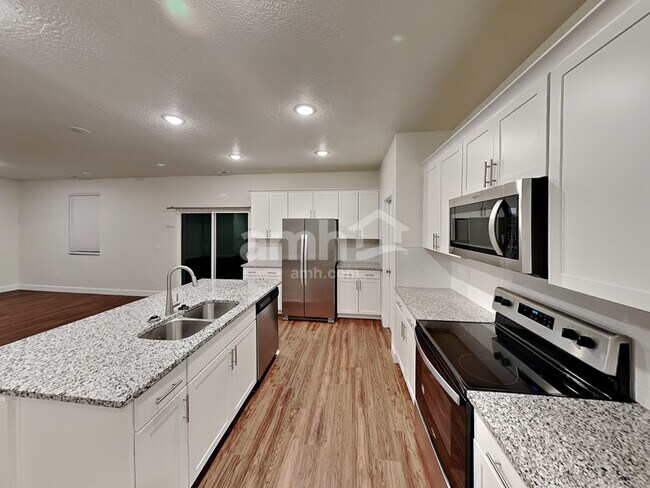 Foto del edificio - 1359 E White St