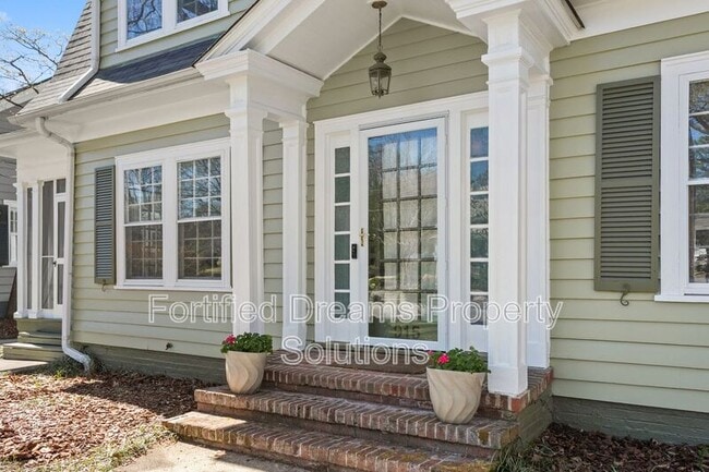 Building Photo - 915 N Eugene St
