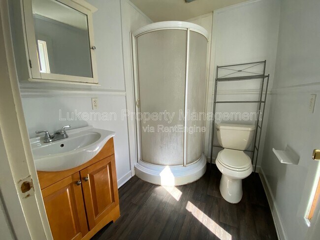 Foto del edificio - 817 Egleston Ave