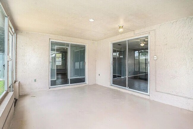 Foto del edificio - 7144 Fireside Dr