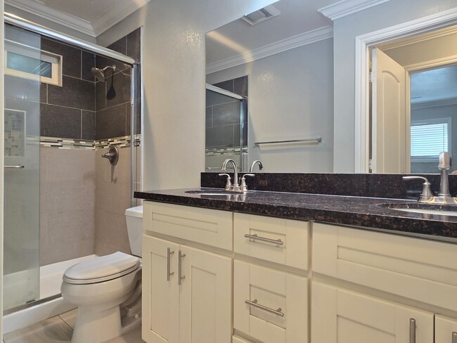 Building Photo - 450 California St