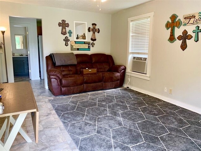 Foto del edificio - 304 W Live Oak