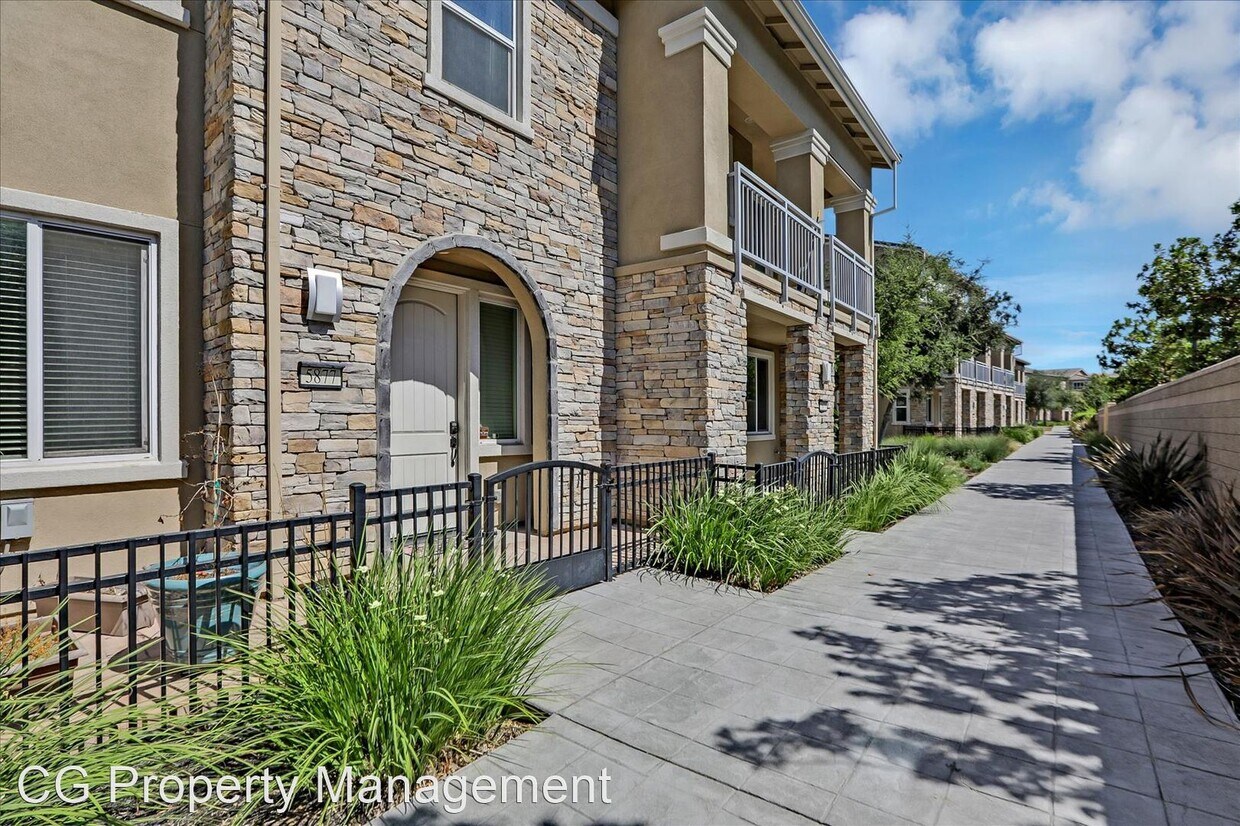 Primary Photo - 3 br, 3.5 bath House - 5877 Blue Topaz Ct