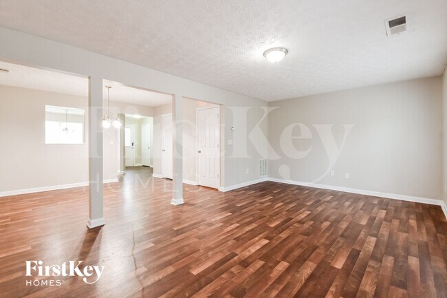 Foto del edificio - 2435 Piering Dr