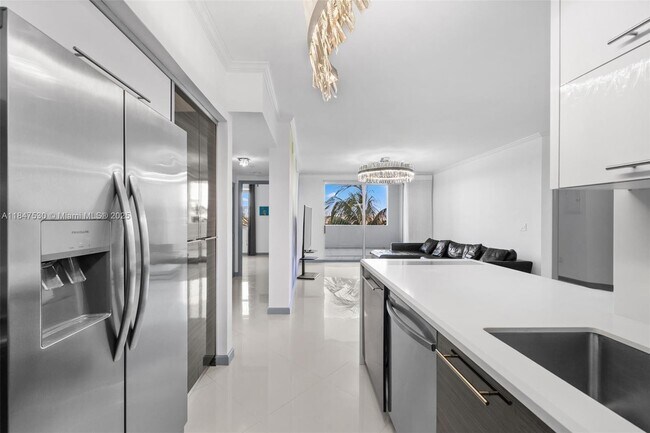 Foto del edificio - 17100 N Bay Rd