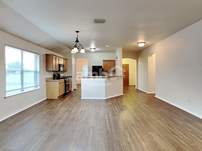 Foto del edificio - 3833 Pinebluff Ln