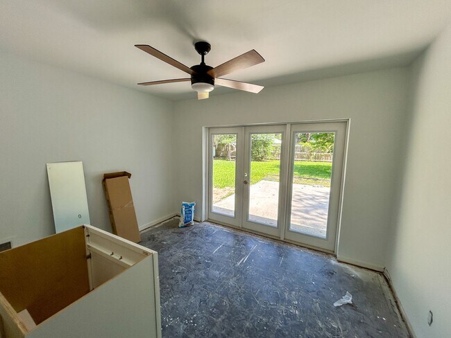 Building Photo - 2132 NW 7th Pl