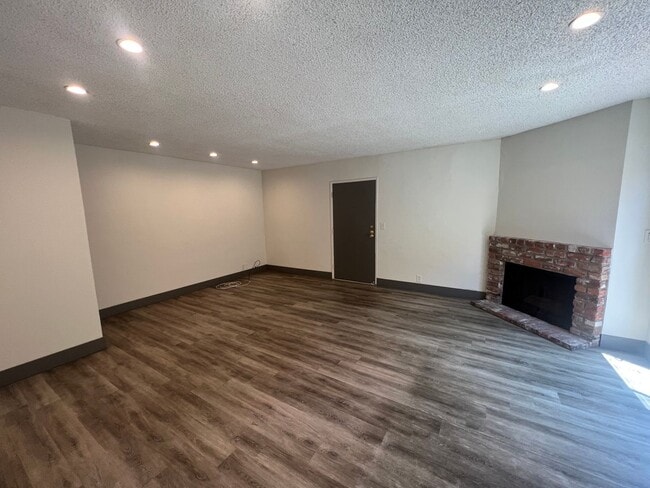 Building Photo - 1444 Centinela Ave