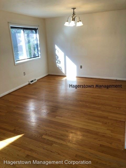 Foto del edificio - 4 br, 1.5 bath House - 11513 Greenberry Road