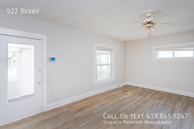 Building Photo - 922 Berry-