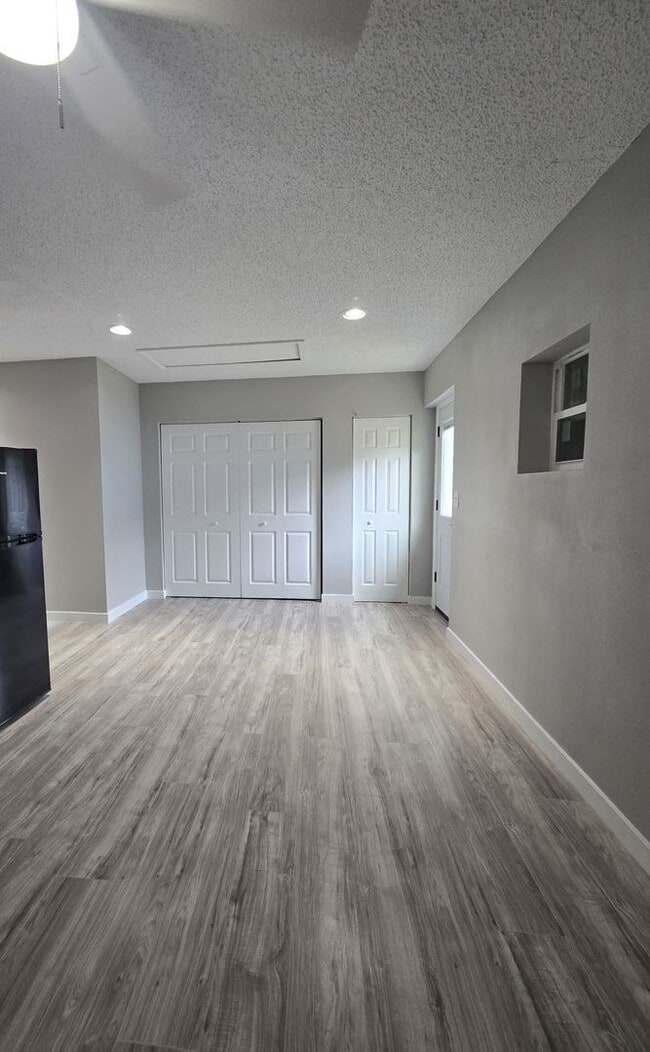 Building Photo - EFFICIENCY IN DELTONA AVAILABLE NOW, UTILI...