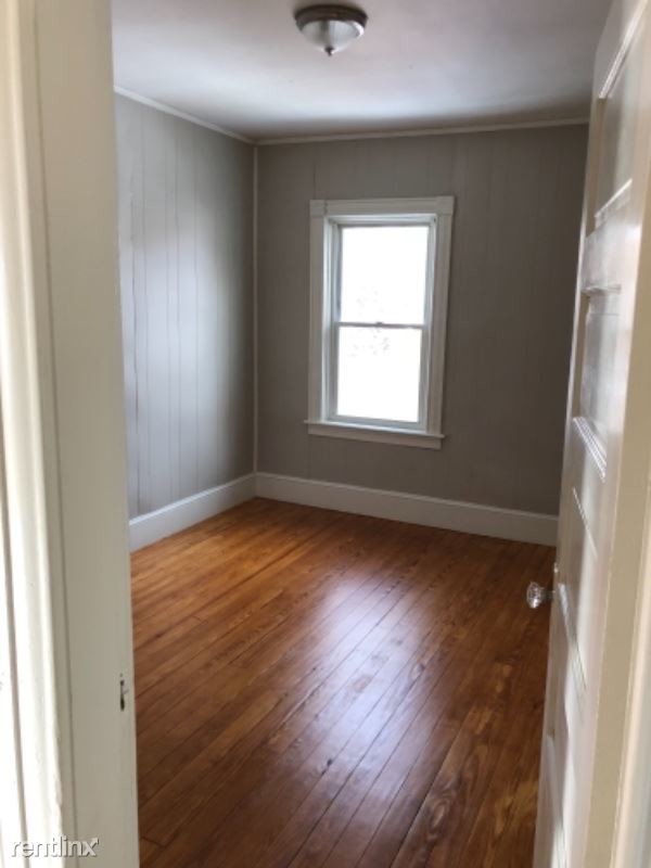 Building Photo - 3 br, 1 bath Apartment - 489 High St 3 Unit 3