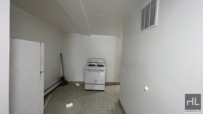 Building Photo - GUT RENOVATED LARGE ROOM FOR RENT BROOKLYN...
