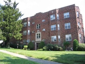 Building Photo - 304 Thoburn St