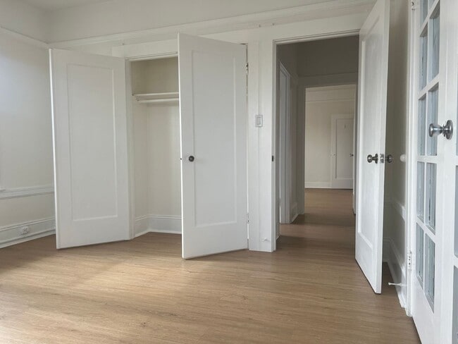 Building Photo - 3542