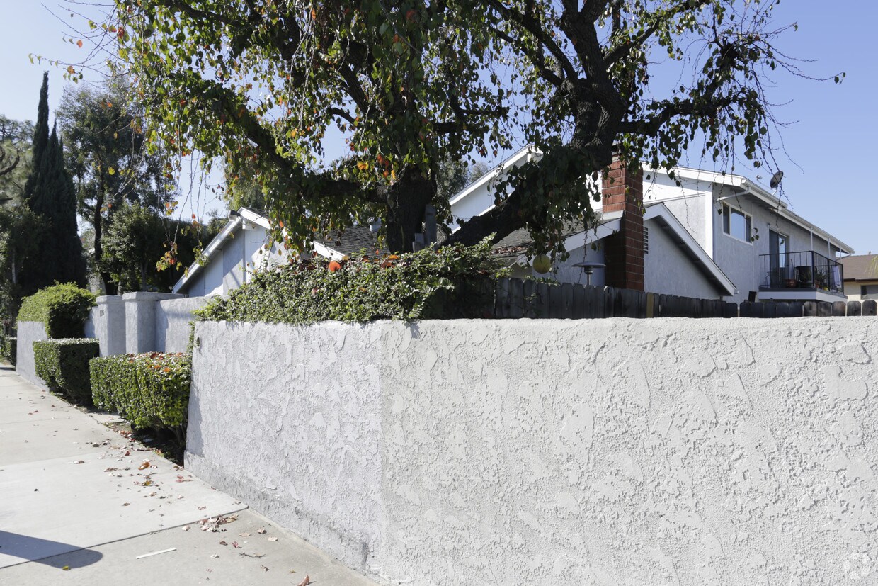 Primary Photo - 11251 Western Ave