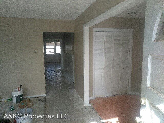 Building Photo - 3 br, 2 bath House - 2901 East Bates Street 1