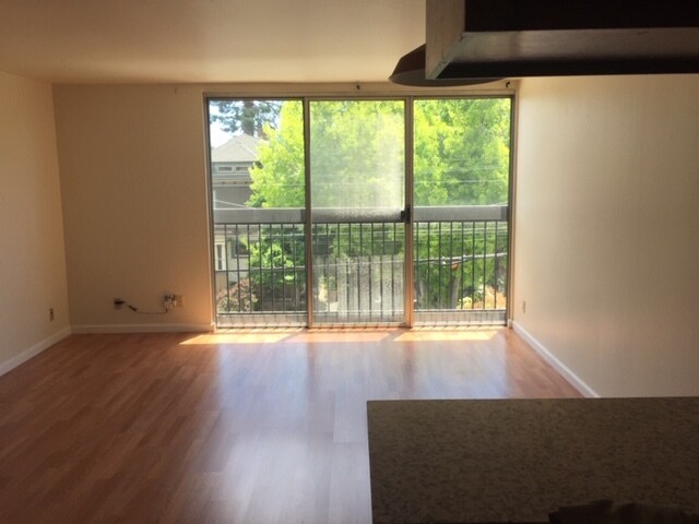Foto del edificio - 2211 Carleton St
