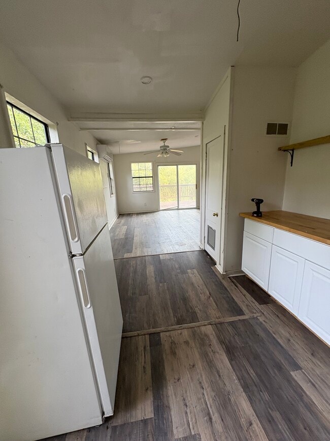 Foto del edificio - 422 Spofford Ave