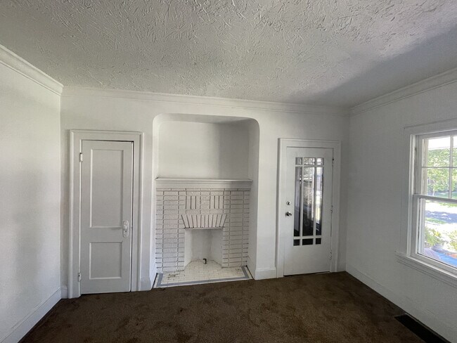 Living Room - 3416 E Scarborough Rd