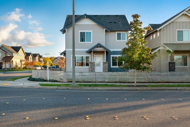 Building Photo - 700 Springside Ln